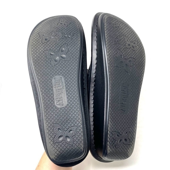 Alegria DEN-435W Women Black Embossed Leather Neoprene Casual Shoes - Picture 4 of 7